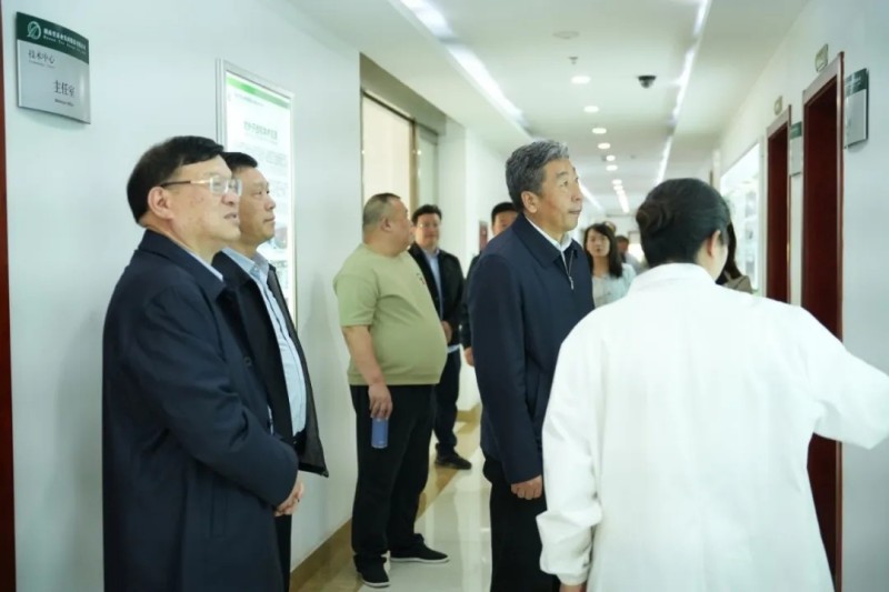 山西省供銷(xiāo)合作社聯(lián)合社黨組書(shū)記、理事會(huì)主任高建軍一行蒞臨公司調(diào)研指導(dǎo)