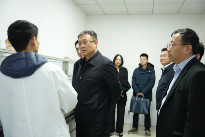 山東省供銷(xiāo)合作社聯(lián)合社黨組書(shū)記、理事會(huì)主任張傳忠一行蒞臨公司調(diào)研交流